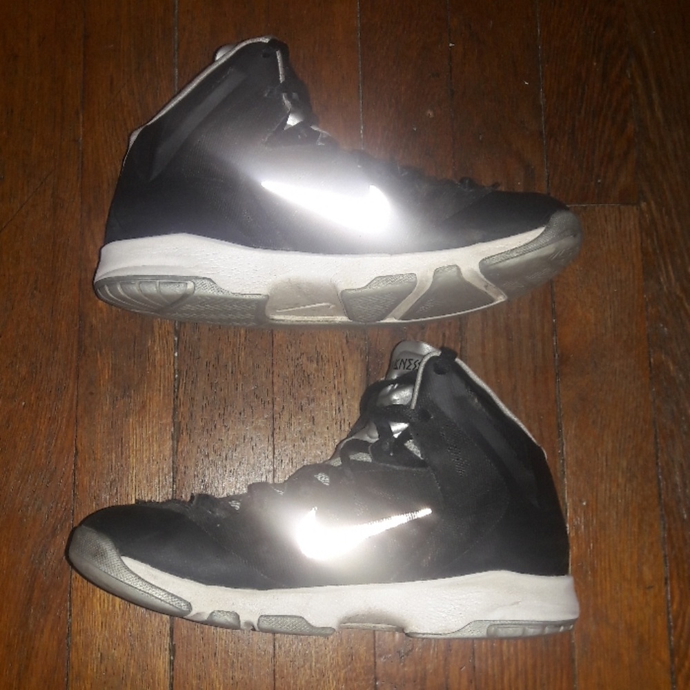 •Nike Hyperdunks• - Picture 4 of 8